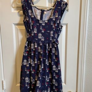 Blue dress with birdcage pattern. Pockets!